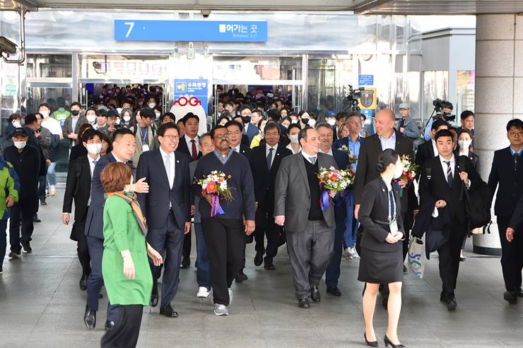 실사단 KTX 이동 서울→부산(부산시장 플랫폼까지 영접)